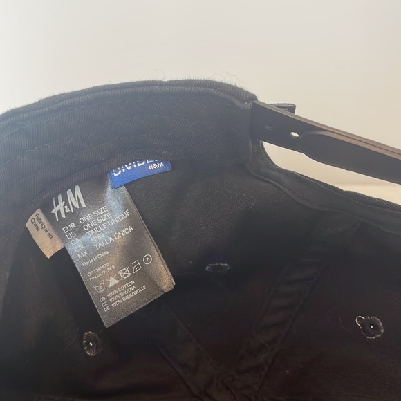 H&M SnapBack hat - Picture 2 of 2